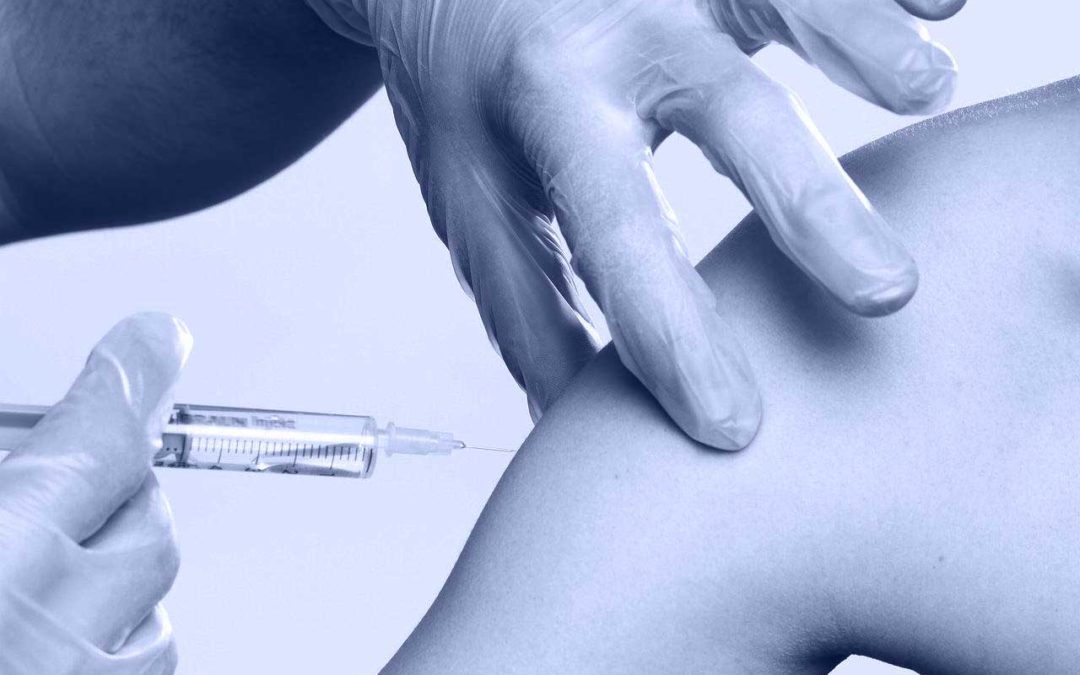 Droit du Travail et Vaccination obligatoire (Covid-19) : l’employeur peut-il licencier un salarié d’un établissement à forte densité (hôtel, café, restaurant, centre-commercial…) non vacciné ?